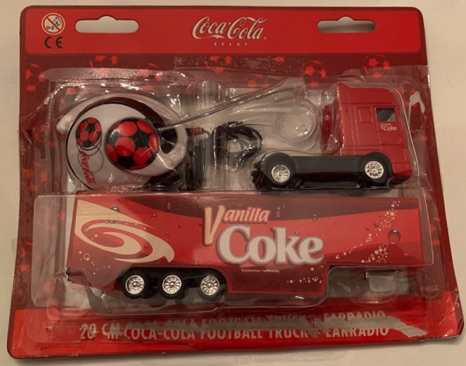 01021-1 € 10,00 coca cola vrachtwagen ca 20 cm met oor radio